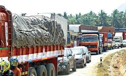 ചരക്കുവാഹനങ്ങളുടെ അന്തര്‍ സംസ്ഥാന നീക്കം സുഗമമാക്കാന്‍ അടിയന്തര നടപടികള്‍ സ്വീകരിക്കണമെന്ന് കേന്ദ്ര മന്ത്രി