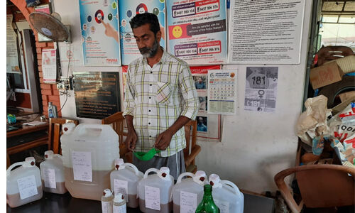 കരുളായിയില് പോലീസിന്റെ വന് ചാരായ വേട്ട കരുളായിയില് പോലീസിന്റെ വന് ചാരായ വേട്ട