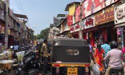 ചാ​ല ക​മ്പോ​ളം മെയ് മൂന്നുവരെ അ​ട​ച്ചി​ടും; അ​വ​ശ്യ​സാ​ധ​നം വിൽക്കുന്ന​ ക​ട​ക​ൾ തുറക്കും