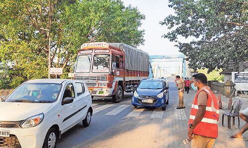 കൊവിഡ് 19: മലപ്പുറം ജില്ലയിലെ ഹോട്ട് സ്പോട്ട് മേഖലകളില് കര്ശന നിയന്ത്രണങ്ങള്; ഹോട്ട് സ്പോട്ടുകളില് ഒഴികെയുള്ള പ്രദേശങ്ങളില് കമ്പി വില്പന കേന്ദ്രങ്ങള്ക്കും പ്രവര്ത്തനാനുമതി കൊവിഡ് 19: മലപ്പുറം ജില്ലയിലെ ഹോട്ട് സ്പോട്ട് മേഖലകളില് കര്ശന നിയന്ത്രണങ്ങള്; ഹോട്ട് സ്പോട്ടുകളില് ഒഴികെയുള്ള പ്രദേശങ്ങളില് കമ്പി വില്പന കേന്ദ്രങ്ങള്ക്കും പ്രവര്ത്തനാനുമതി