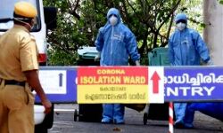 തമിഴ്‌നാട്ടിൽനിന്ന്‌ അതിർത്തി കടന്ന് നടന്നുവന്ന മൂന്നുപേരെ ആരോഗ്യപ്രവർത്തകർ ആശുപത്രിയിലാക്കി