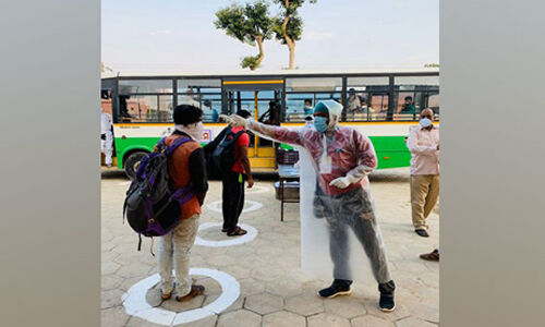 കേരളത്തില്‍ നിന്ന് പുറപ്പെട്ട ഇതര സംസ്ഥാന തൊഴിലാളികള്‍ ഒഡീഷയിലെത്തി; തൊഴിലാളികള്‍ക്ക് ഊഷ്മളമായ സ്വീകരണം