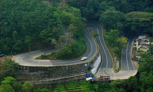 കൊവിഡ് 19 സാംപിളുമായി പോയ ആംബുലന്‍സ് ചുരത്തില്‍ മറിഞ്ഞു