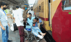 സംസ്ഥാനത്തിന് പുറത്തേക്ക് യാത്രചെയ്യുന്നവര്‍  എമര്‍ജന്‍സി ട്രാവല്‍ പാസ് എടുക്കണം