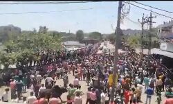 ഗുജറാത്തില്‍ തൊഴിലാളികളും പോലിസും തമ്മില്‍ വീണ്ടും സംഘര്‍ഷം