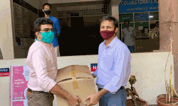 തെരുവോരങ്ങളില്‍ നിന്നു  മാറ്റിപ്പാര്‍പ്പിച്ചവര്‍ക്ക് വസ്ത്രങ്ങള്‍ നല്‍കി