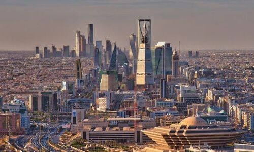 സൗദി: സ്വകാര്യ മേഖലയിലെ തൊഴിലാളികളുടെ ശമ്പളം 40% കുറയ്ക്കാമെന്ന് വ്യവസ്ഥ