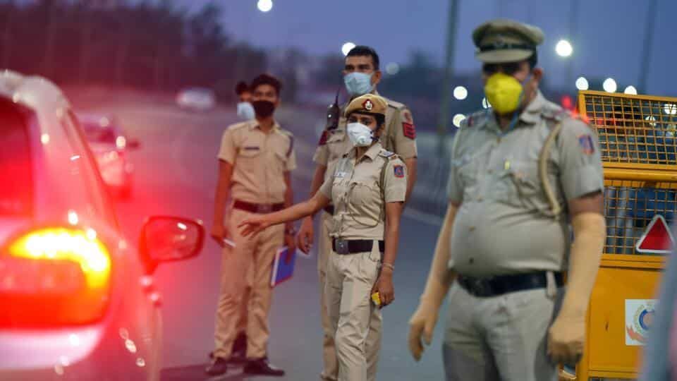 സാമുദായിക അധിക്ഷേപം, ലോക്ക്ഡൗണ്‍ ലംഘനം: രണ്ട് സ്ത്രീകള്‍ക്കെതിരേ എഫ്ഐആര്‍ രജിസ്റ്റര്‍ ചെയ്യാന്‍ ഉത്തരവിട്ട് ഡല്‍ഹി കോടതി