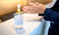 ഹാന്ഡ് സാനിറ്റൈസറുകളുടെ കയറ്റുമതി നിരോധിച്ച് കേന്ദ്രം ഹാന്ഡ് സാനിറ്റൈസറുകളുടെ കയറ്റുമതി നിരോധിച്ച് കേന്ദ്രം