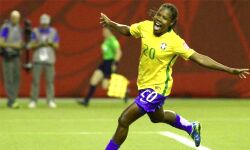 പിഎസ്ജിയുടെ കരാര് പുതുക്കി 42 കാരിയായ ഫൊര്മിഗാ പിഎസ്ജിയുടെ കരാര് പുതുക്കി 42 കാരിയായ ഫൊര്മിഗാ