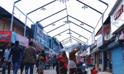 കടതുറക്കുന്നതുമായി ബന്ധപ്പെട്ട് സംഘര്‍ഷം;  മിഠായി തെരുവില്‍ തുറന്ന കട പോലിസ് അടപ്പിച്ചു