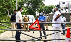 ഞായറാഴ്‌ച പ്രഖ്യാപിച്ച സമ്പൂർണ ലോക്ക് ഡൗൺ സംസ്ഥാനത്ത് പൂർണം