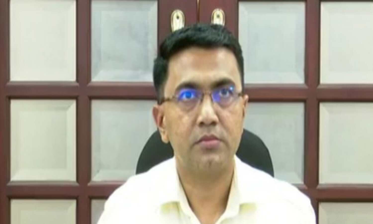 കൊവിഡ് 19: സംസ്ഥാനത്തേക്ക് ഒളിച്ചുകടക്കുന്നത് നിയമവിരുദ്ധമെന്ന് ഗോവ മുഖ്യമന്ത്രി; സഹായിക്കുന്നവര്ക്കെതിരേയും നടപടി കൊവിഡ് 19: സംസ്ഥാനത്തേക്ക് ഒളിച്ചുകടക്കുന്നത് നിയമവിരുദ്ധമെന്ന് ഗോവ മുഖ്യമന്ത്രി; സഹായിക്കുന്നവര്ക്കെതിരേയും നടപടി