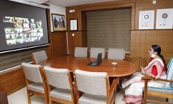 നഴ്‌സസ് ദിനത്തില്‍ സ്വകാര്യ അനുഭവങ്ങള്‍ മന്ത്രിയോട് പങ്കുവച്ച് നഴ്‌സുമാര്‍