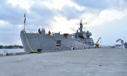 ഐഎന്‍എസ് മഗറും തീരമണഞ്ഞു; മാലിയില്‍ നിന്നും കൊച്ചിയില്‍ എത്തിയത് 15 സംസ്ഥാനങ്ങളില്‍ നിന്നുള്ള 202 പ്രവാസി ഇന്ത്യക്കാര്‍