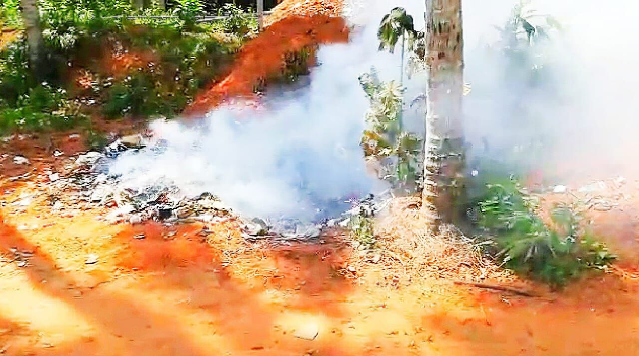 ആശുപത്രി മാലിന്യങ്ങള്‍ ജനവാസ മേഖലയിലിട്ട് കത്തിക്കുന്നതായി പരാതി