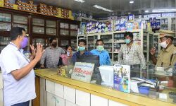 കൊവിഡ് പ്രോട്ടോകോള് ലംഘനം; വ്യാപാര സ്ഥാപനങ്ങളില് മിന്നല് പരിശോധന കൊവിഡ് പ്രോട്ടോകോള് ലംഘനം; വ്യാപാര സ്ഥാപനങ്ങളില് മിന്നല് പരിശോധന