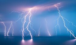 കേരളത്തില്‍ ഇടിമിന്നലോടുകൂടിയ ശക്തമായ മഴക്ക് സാധ്യത;വിവിധ ജില്ലകളില്‍ മഞ്ഞ അലര്‍ട്ട്