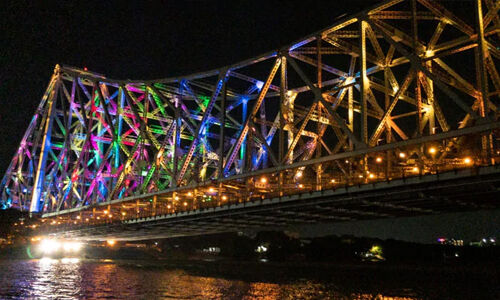 കൊവിഡ് 19: ആരോഗ്യപ്രവര്‍ത്തകര്‍ക്ക് അഭിവാദ്യമര്‍പ്പിച്ച് കൊല്‍ക്കൊത്ത ഹൗറ ബ്രിഡ്ജില്‍ ലൈറ്റ് ആന്റ് സൗണ്ട് ഷോ