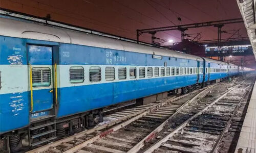 ഡല്‍ഹിയില്‍ കുടുങ്ങിയ വിദ്യാര്‍ത്ഥികള്‍ക്ക് പ്രത്യേക ട്രയിന്‍; വിദ്യാര്‍ത്ഥികള്‍ പ്രതിഷേധ പരിപാടികള്‍ പിന്‍വലിച്ചു