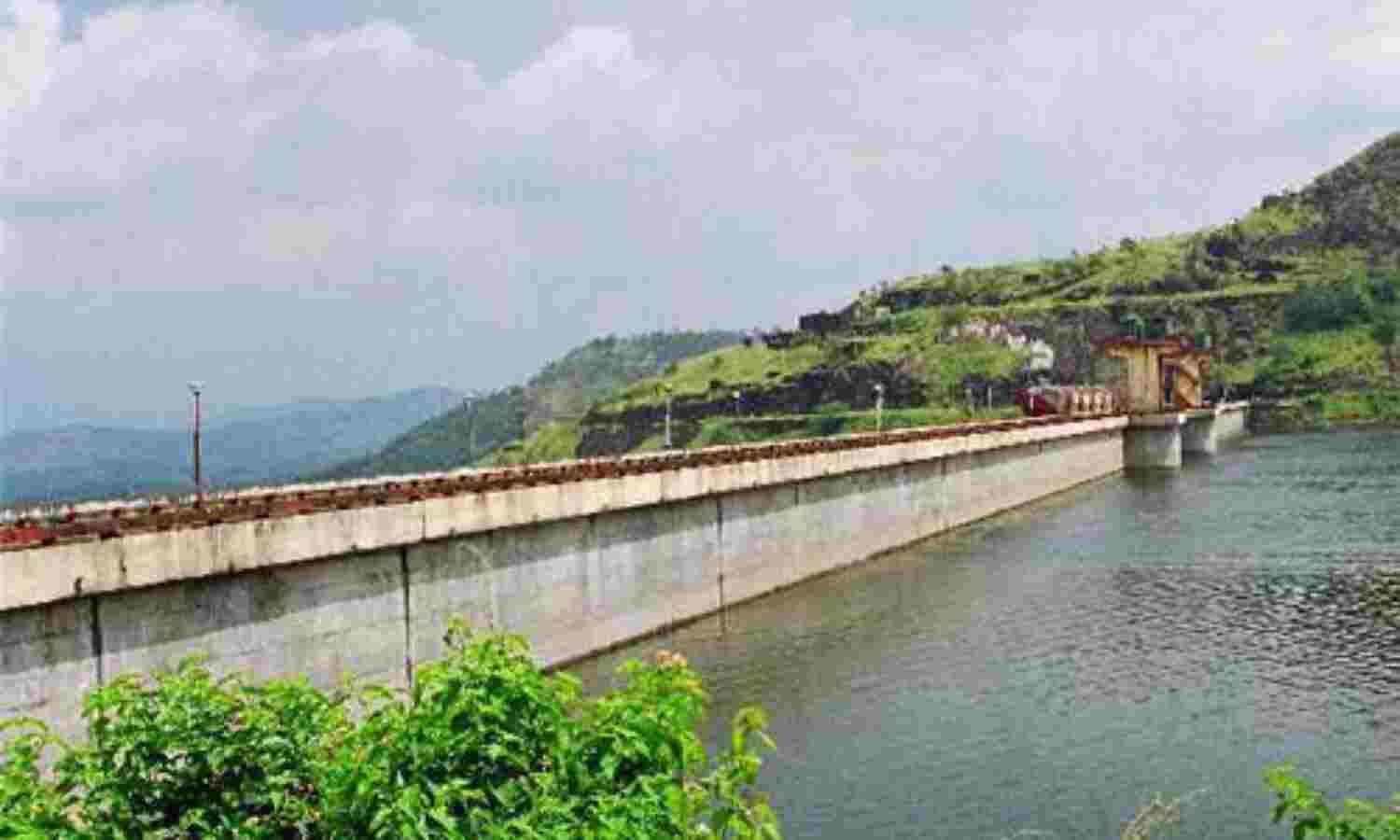 ജലനിരപ്പ് ഉയരുന്നു; മലങ്കര ഡാമിന്റെ മൂന്നു ഷട്ടറുകള് നാളെ തുറക്കും ജലനിരപ്പ് ഉയരുന്നു; മലങ്കര ഡാമിന്റെ മൂന്നു ഷട്ടറുകള് നാളെ തുറക്കും