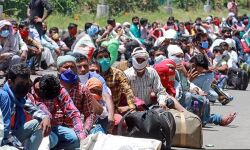 നാട്ടിലേക്ക് തിരിച്ചുപോകുന്ന കുടിയേറ്റ തൊഴിലാളികളുടെ ഡാറ്റാബേസ് തയ്യാറാക്കണമെന്ന് സംസ്ഥാനങ്ങള്ക്ക് കേന്ദ്രത്തിന്റെ നിര്ദേശം നാട്ടിലേക്ക് തിരിച്ചുപോകുന്ന കുടിയേറ്റ തൊഴിലാളികളുടെ ഡാറ്റാബേസ് തയ്യാറാക്കണമെന്ന് സംസ്ഥാനങ്ങള്ക്ക് കേന്ദ്രത്തിന്റെ നിര്ദേശം