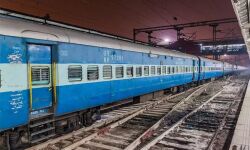 ഡല്‍ഹിയില്‍ കുടുങ്ങിയ വിദ്യാര്‍ത്ഥികള്‍ക്ക് പ്രത്യേക ട്രയിന്‍; വിദ്യാര്‍ത്ഥികള്‍ പ്രതിഷേധ പരിപാടികള്‍ പിന്‍വലിച്ചു