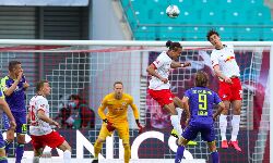 കാണികളില്ല, ആഹ്ലാദപ്രകടനമില്ല; അകലം പാലിച്ച് ജര്‍മനിയുടെ ഫുട്‌ബോള്‍ വിരുന്ന്