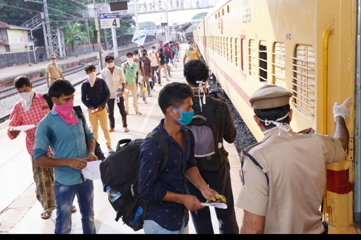 കൊവിഡ് 19: മലപ്പുറം ജില്ലയില് നിന്ന് പശ്ചിമ ബംഗാളിലേക്കുള്ള 1,450 അതിഥി തൊഴിലാളികള് നാളെ നാട്ടിലേയ്ക്ക് മടങ്ങും കൊവിഡ് 19: മലപ്പുറം ജില്ലയില് നിന്ന് പശ്ചിമ ബംഗാളിലേക്കുള്ള 1,450 അതിഥി തൊഴിലാളികള് നാളെ നാട്ടിലേയ്ക്ക് മടങ്ങും