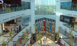 മാളുകള്‍ അനുമതിയില്ല; ഷോപ്പിങ് കോംപ്ലക്‌സില്‍ 50 ശതമാനം കടകള്‍ക്ക് തുറക്കാന്‍ അനുമതി