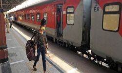 ഡല്‍ഹിയില്‍ നിന്നും കേരള എക്‌സ്പ്രസ് റൂട്ടിലും പട്‌നയില്‍ നിന്നും കേരളത്തിലേക്ക് പ്രത്യേക ട്രെയിനുകള്‍ വേണം: കേരള എംപിമാര്‍ മുഖ്യമന്ത്രിക്ക് കത്ത് നല്‍കി