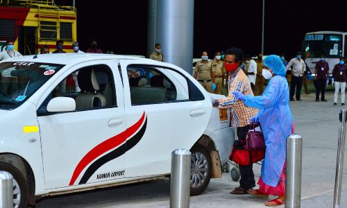 ദുബയില്നിന്ന് കണ്ണൂരിലെത്തിയ രണ്ടുപേരെ ആശുപത്രിയിലേക്കു മാറ്റി ദുബയില്നിന്ന് കണ്ണൂരിലെത്തിയ രണ്ടുപേരെ ആശുപത്രിയിലേക്കു മാറ്റി