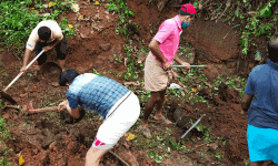 വര്‍ഷങ്ങളായി മണ്ണിട്ട് മൂടിയ നീര്‍ത്തടം നാട്ടുകാര്‍ ശുചീകരിച്ചു