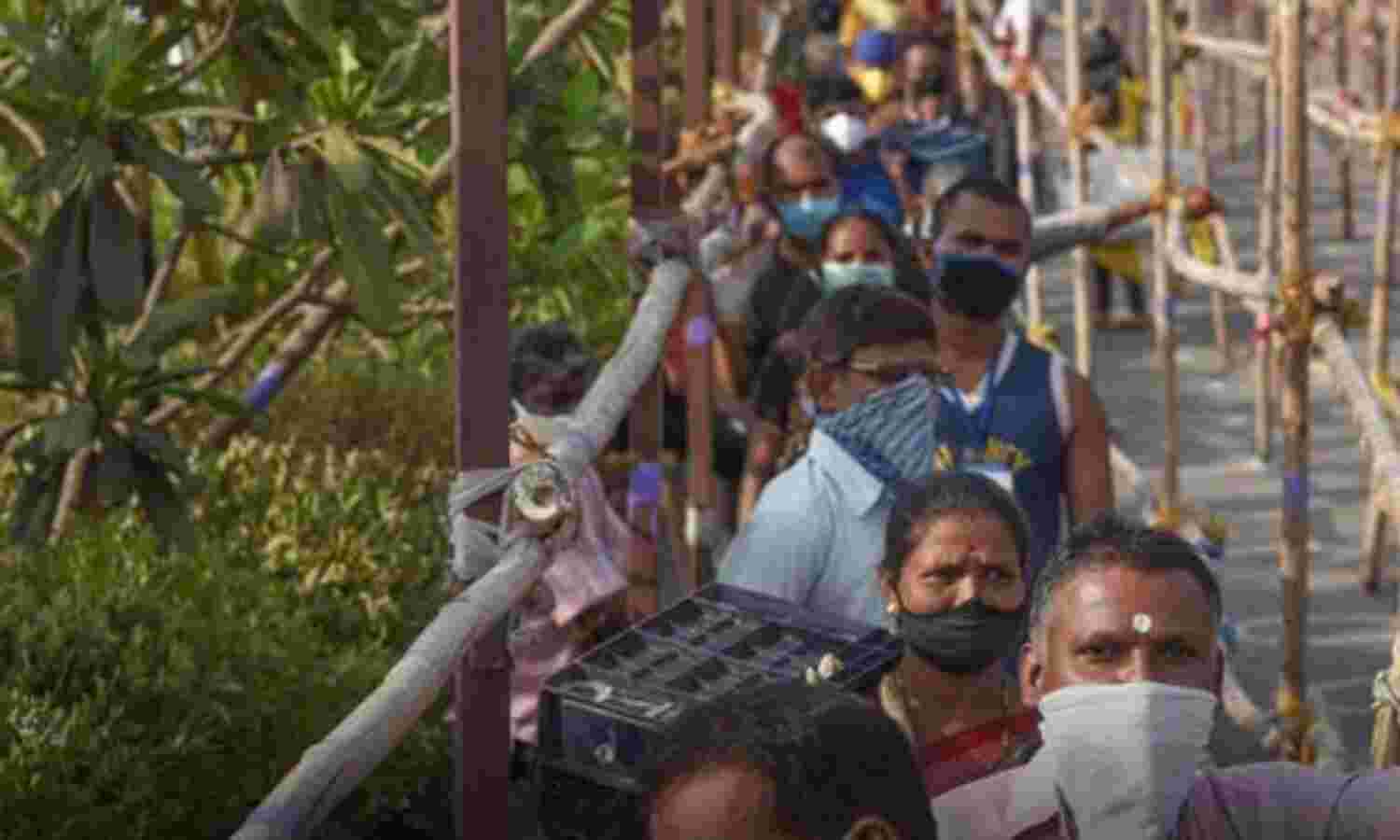 കൊവിഡ് 19: മഹാരാഷ്ട്രയിലും മുംബൈയിലും രോഗബാധിതരുടെ വളര്ച്ചാനിരക്ക് കുറഞ്ഞതായി പകര്ച്ചവ്യാധി വിദഗ്ധര് കൊവിഡ് 19: മഹാരാഷ്ട്രയിലും മുംബൈയിലും രോഗബാധിതരുടെ വളര്ച്ചാനിരക്ക് കുറഞ്ഞതായി പകര്ച്ചവ്യാധി വിദഗ്ധര്