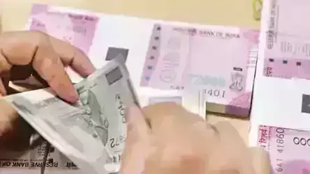 മുഖ്യ മന്ത്രിയുടെ ദുരിതാശ്വസനിധിയേക്ക് സ്വരൂപിച്ച പണം സിപിഎം അനുകൂല സംഘടനാ നേതാവിന്റെ സ്വകാര്യ അക്കൗണ്ടില് മുഖ്യ മന്ത്രിയുടെ ദുരിതാശ്വസനിധിയേക്ക് സ്വരൂപിച്ച പണം സിപിഎം അനുകൂല സംഘടനാ നേതാവിന്റെ സ്വകാര്യ അക്കൗണ്ടില്