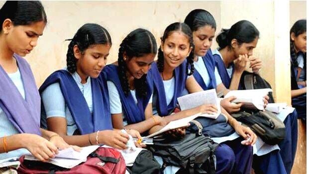 കരുതലോടെ എത്തി, ജാഗ്രതയോടെ എഴുതി; എസ്എസ്എല്‍സി, വിഎച്ച്എസ്ഇ പരീക്ഷകള്‍ പുനരാരംഭിച്ചു,മലപ്പുറം ജില്ലയില്‍ 78,094 വിദ്യാര്‍ഥികള്‍ എസ്എസ്എല്‍സി പരീക്ഷയെഴുതി