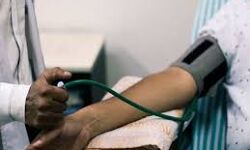 കൈയ്യുറയില്ല; യുപിയിൽ ​ഗർഭിണിക്ക് ചികിൽസ ലഭിക്കാതെ കുട്ടി മരിച്ചു