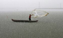 അറബിക്കടലില്‍ ന്യൂനമര്‍ദം രൂപപ്പെടുന്നു; ശക്തമായ കാറ്റിന് സാധ്യത; മല്‍സ്യതൊഴിലാളികള്‍ക്ക് ജാഗ്രതാ മുന്നറിയിപ്പ്