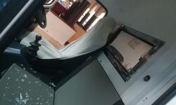 അമരവിളയില്‍ അക്രമാസക്തനായയാള്‍ ബേക്കറികട തല്ലിതകര്‍ത്തു