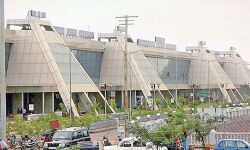 കൊവിഡ് 19: അബൂദബിയില്‍ നിന്ന് 184 പ്രവാസികളുമായി പ്രത്യേക വിമാനം കരിപ്പൂരിലെത്തി