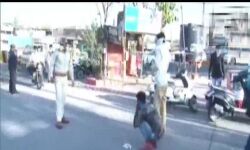 ലോക്ക് ഡൗണ്‍ ലംഘിച്ചവരെ പരസ്യമായി ഏത്തമിടീച്ച് മധ്യപ്രദേശ് പോലിസ്