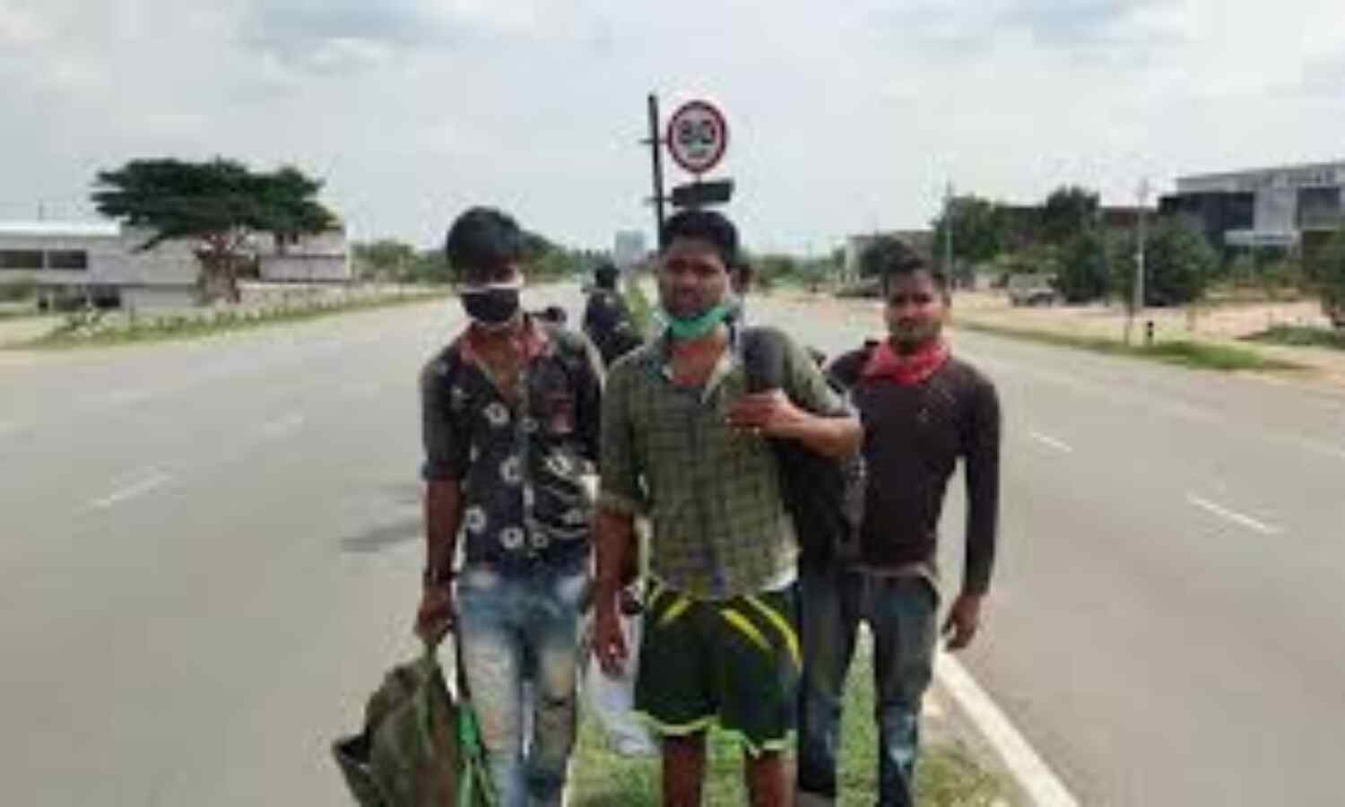 വേദനാജനകമായ 10 ദിനങ്ങള്; അന്തര് സംസ്ഥാന തൊഴിലാളി നടന്നത് 1,250 കിലോമീറ്റര് വേദനാജനകമായ 10 ദിനങ്ങള്; അന്തര് സംസ്ഥാന തൊഴിലാളി നടന്നത് 1,250 കിലോമീറ്റര്