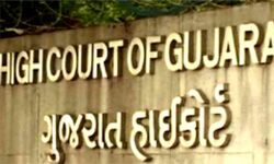 കൊറോണ കാലത്ത് അധികാരികളെ വിമര്ശിച്ചാല് മരിച്ചവര് തിരിച്ചുവരില്ലെന്ന് ഗുജറാത്ത് ഹൈക്കോടതി ചീഫ് ജസ്റ്റിസ്; വിമര്ശിച്ച ജഡ്ജിയെ ബെഞ്ചില്നിന്ന് നീക്കി കൊറോണ കാലത്ത് അധികാരികളെ വിമര്ശിച്ചാല് മരിച്ചവര് തിരിച്ചുവരില്ലെന്ന് ഗുജറാത്ത് ഹൈക്കോടതി ചീഫ് ജസ്റ്റിസ്; വിമര്ശിച്ച ജഡ്ജിയെ ബെഞ്ചില്നിന്ന് നീക്കി