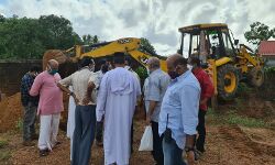 കൊവിഡ് ബാധിച്ച് മരിച്ച വൈദികന്റെ മൃതദേഹം ദഹിപ്പിക്കാന്‍ കുടുംബം