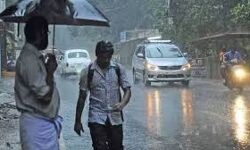 കനത്തമഴ; തിരുവനന്തപുരം ഉള്‍പ്പെടെ മൂന്നു ജില്ലകളില്‍ ജാഗ്രതാ നിര്‍ദേശം