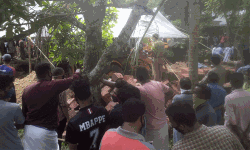 കിണര്‍ നിര്‍മ്മിക്കുന്നതിനിടെ മൂന്നു പേര്‍ മണ്ണിനടിയില്‍ അകപ്പെട്ടു