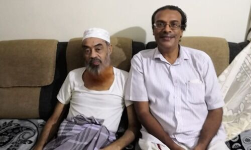  കെ എം റിയാലു സാഹിബിനൊപ്പം ലേഖകൻ