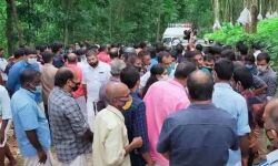 കോളജ് പ്രിന്‍സിപ്പലിനെതിരേ നടപടി വേണം; അഞ്ജുവിന്റെ മൃതദേഹവുമായി റോഡില്‍ കുത്തിയിരുന്ന് ബന്ധുക്കളുടെ പ്രതിഷേധം