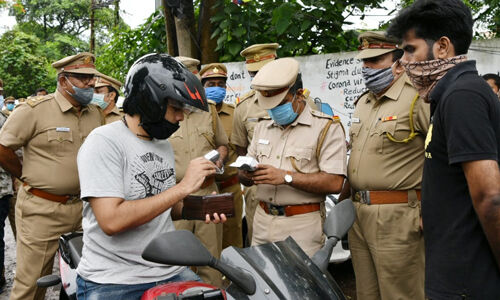 ഇ-ചെലാന് സംവിധാനവുമായി മോട്ടോര് വാഹന വകുപ്പ്; സംസ്ഥാനത്ത് ആദ്യമായി നടപ്പിലാക്കുന്നത് എറണാകുളത്ത് ഇ-ചെലാന് സംവിധാനവുമായി മോട്ടോര് വാഹന വകുപ്പ്; സംസ്ഥാനത്ത് ആദ്യമായി നടപ്പിലാക്കുന്നത് എറണാകുളത്ത്