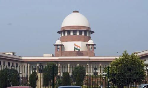 ലോക്ക് ഡൗണ്‍ കാലത്ത് ശമ്പളം നല്‍കാത്ത സ്ഥാപനങ്ങള്‍ക്കെതിരേ നടപടിയെടുക്കരുതെന്ന് സുപ്രിംകോടതി